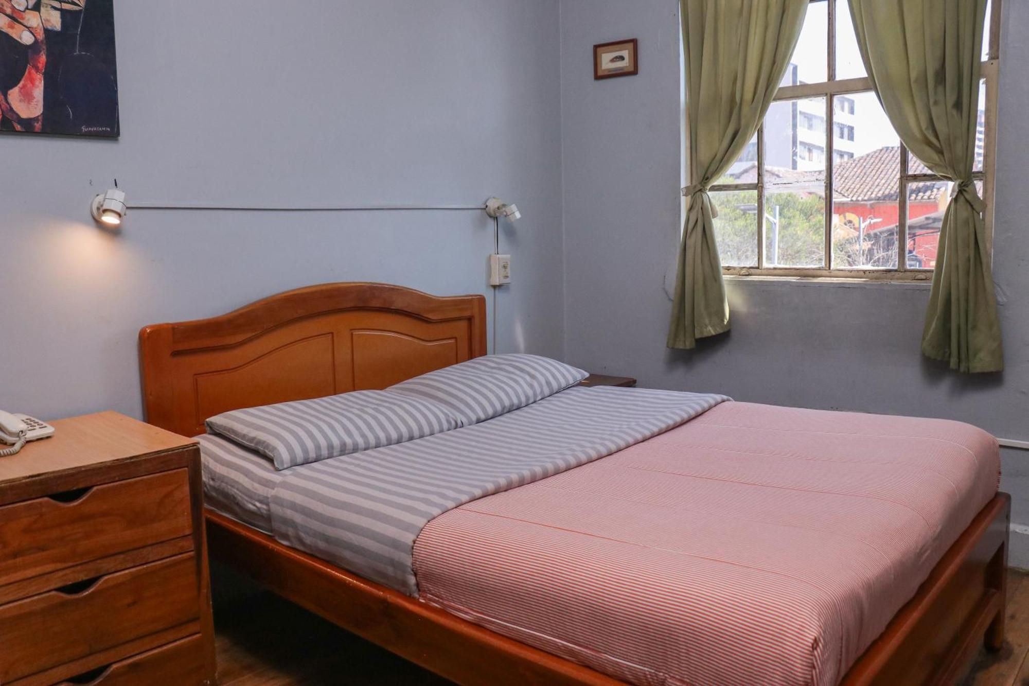 Blue House Youth Hostel Quito Exterior foto